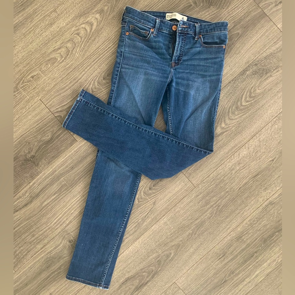 Abercrombie & Fitch straight leg denim blue jeans size 4s 27w 29l